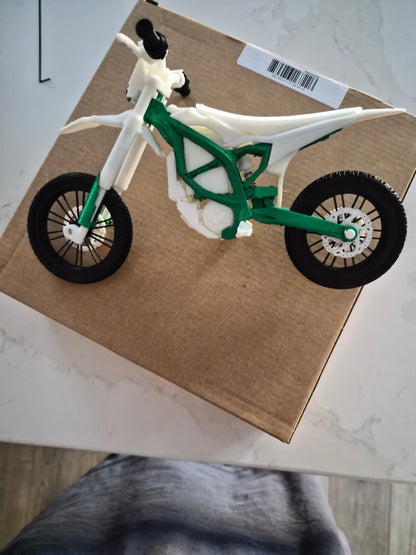 Mini Ultra Bee Model